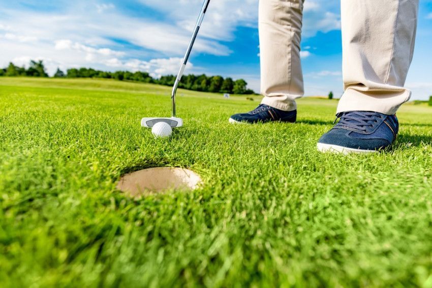How to buy golf shoes?