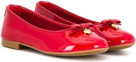 Dolce  Gabbana Kids logo-charm ballerina shoes Red