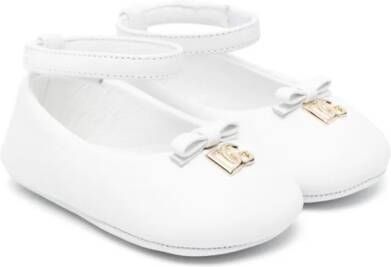 Dolce  Gabbana Kids logo-plaque ballerina shoes White