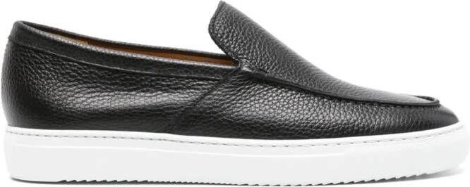 Doucal's slip-on leather loafers Black