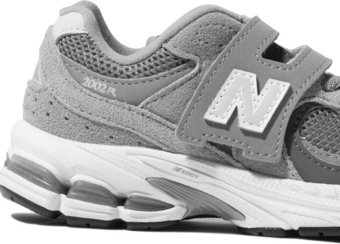 New Balance Kids 2002 Hook  Loop panelled sneakers Silver