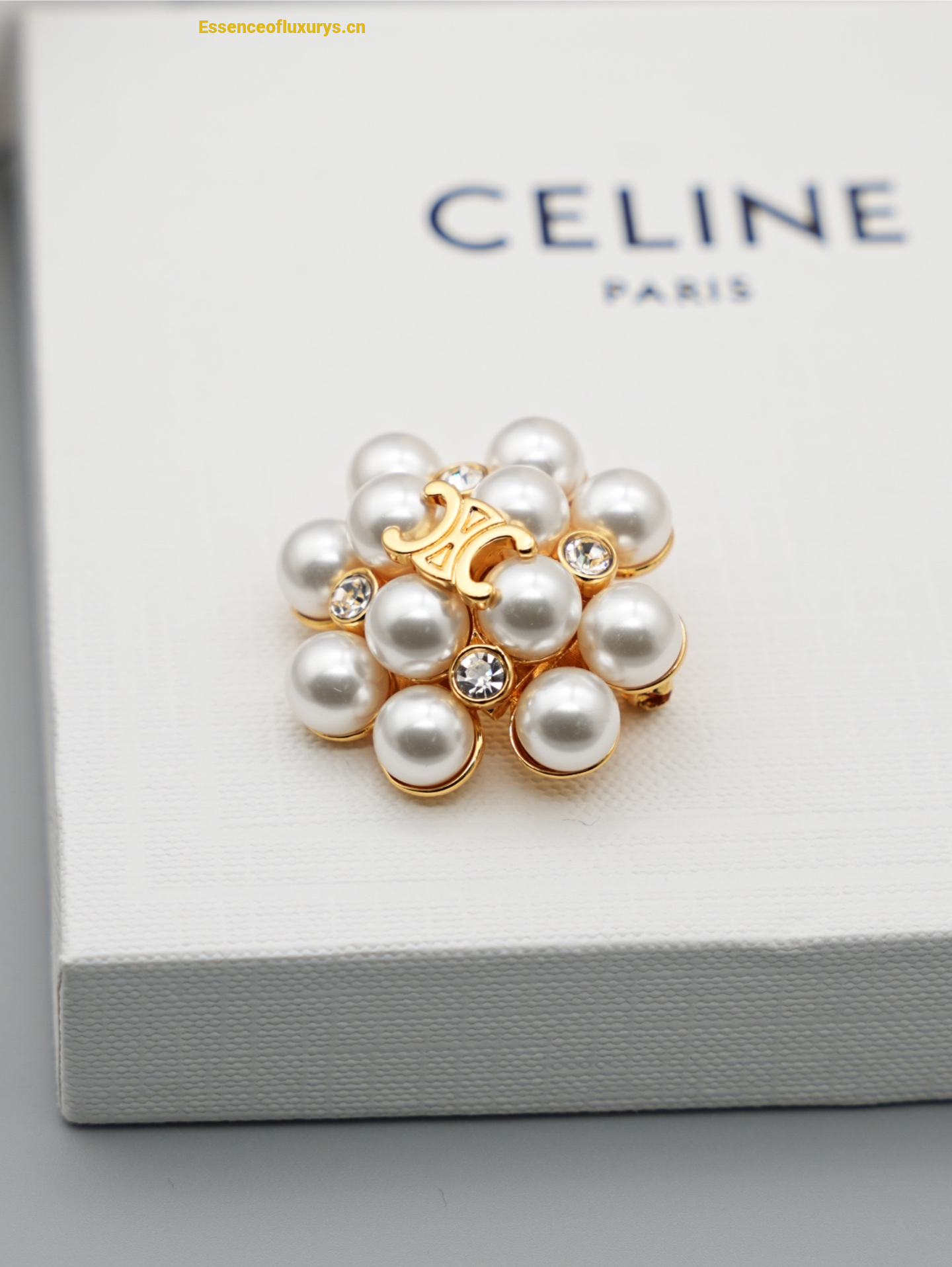 Celine Triomphe Pearl Les Perles Broochs