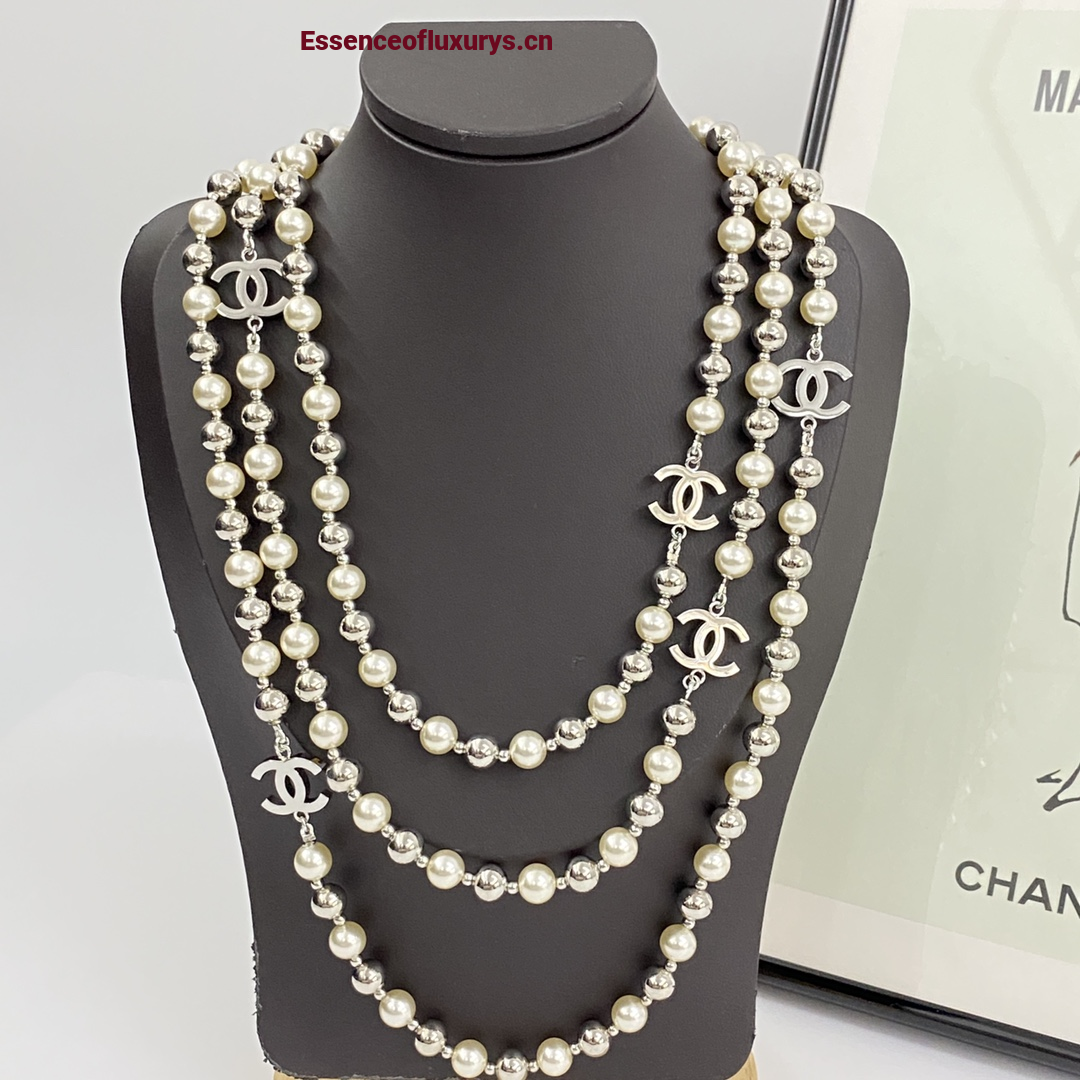 Chanel CC Logo Pearls Necklaces
